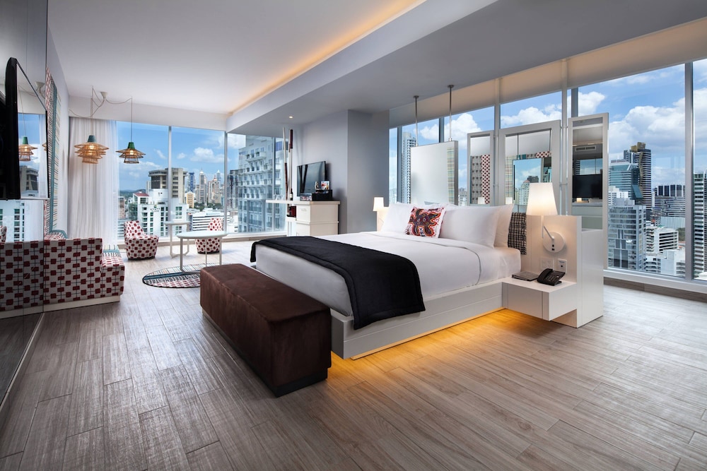 Urban, Suite, King Bed, Partial City View
