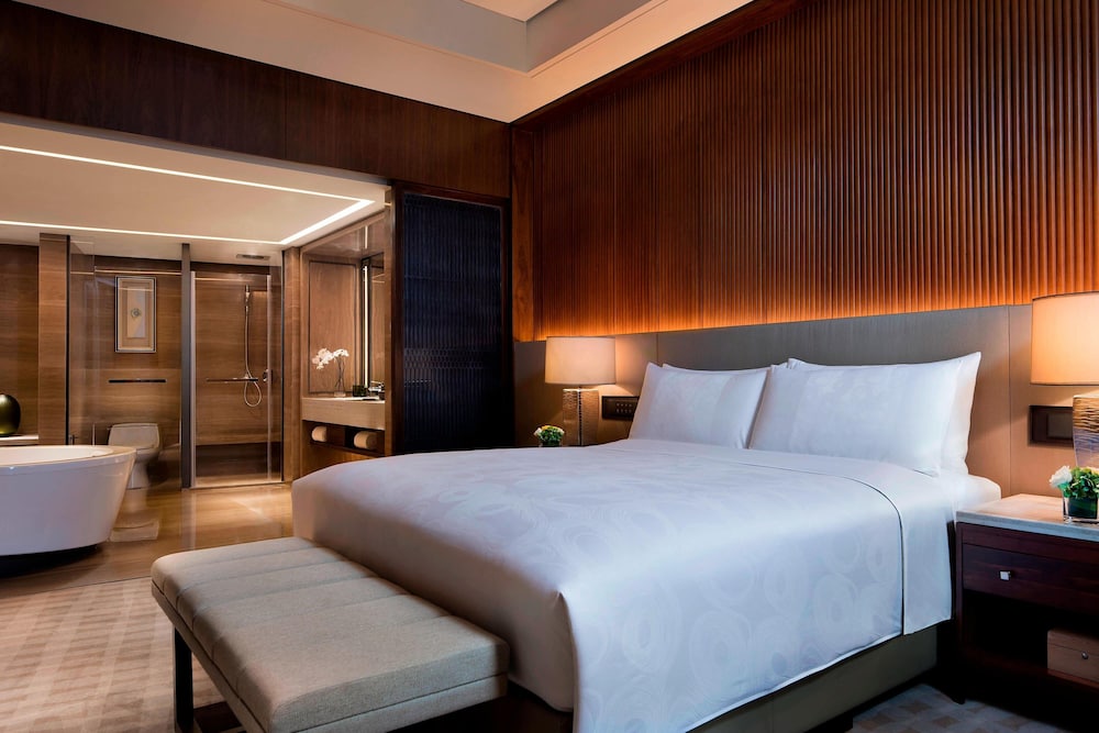 1 Bedroom, King Bed, Golf Course View, Balcony