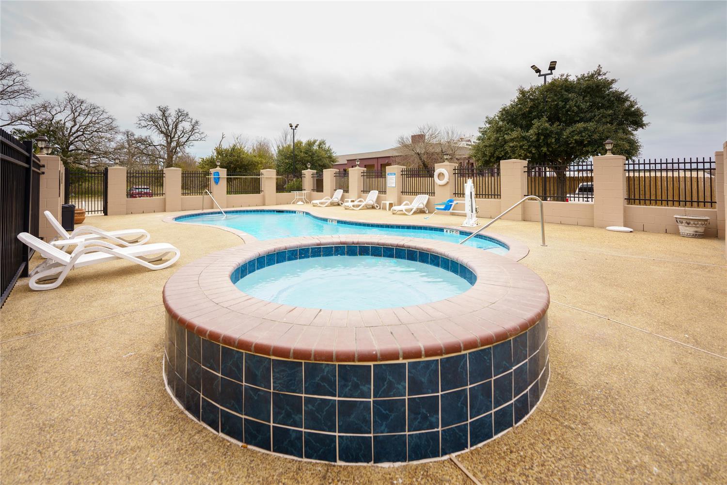 Comfort Suites University Drive, College Station, TX 5/41