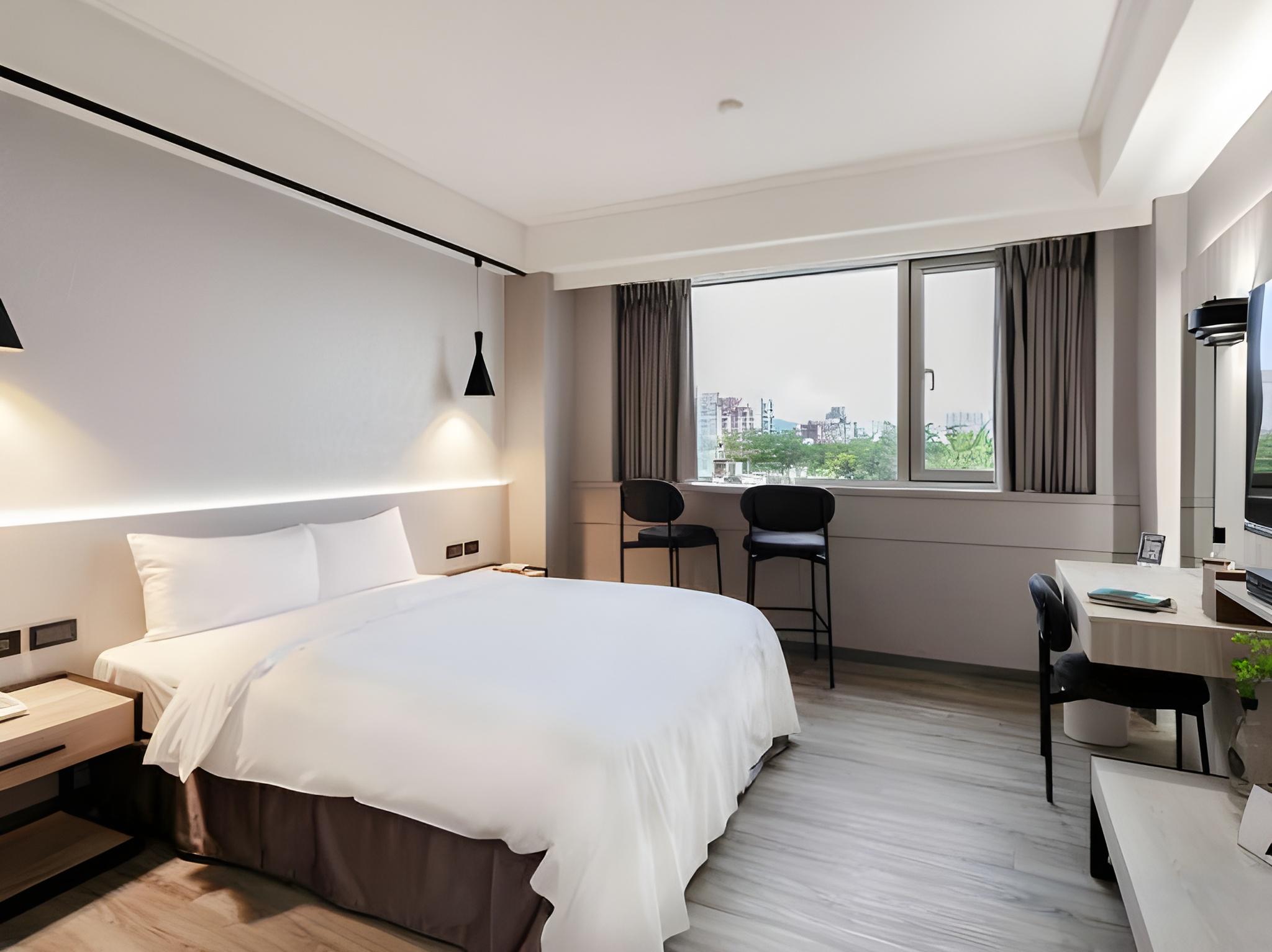 ROOM, DOUBLE BED, PARK VIEW, NO PARKING