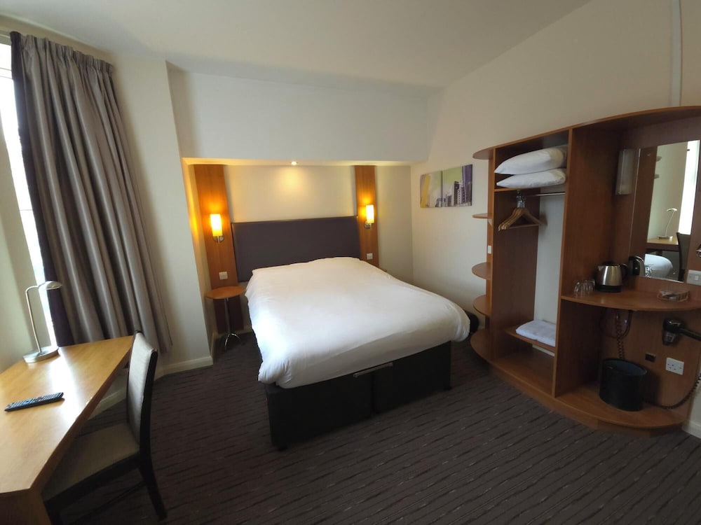 Premier Inn Bournemouth East Lynton Crt 23/54