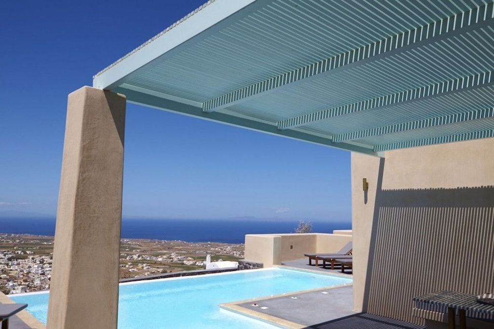 Voreina Gallery Suites 18/50