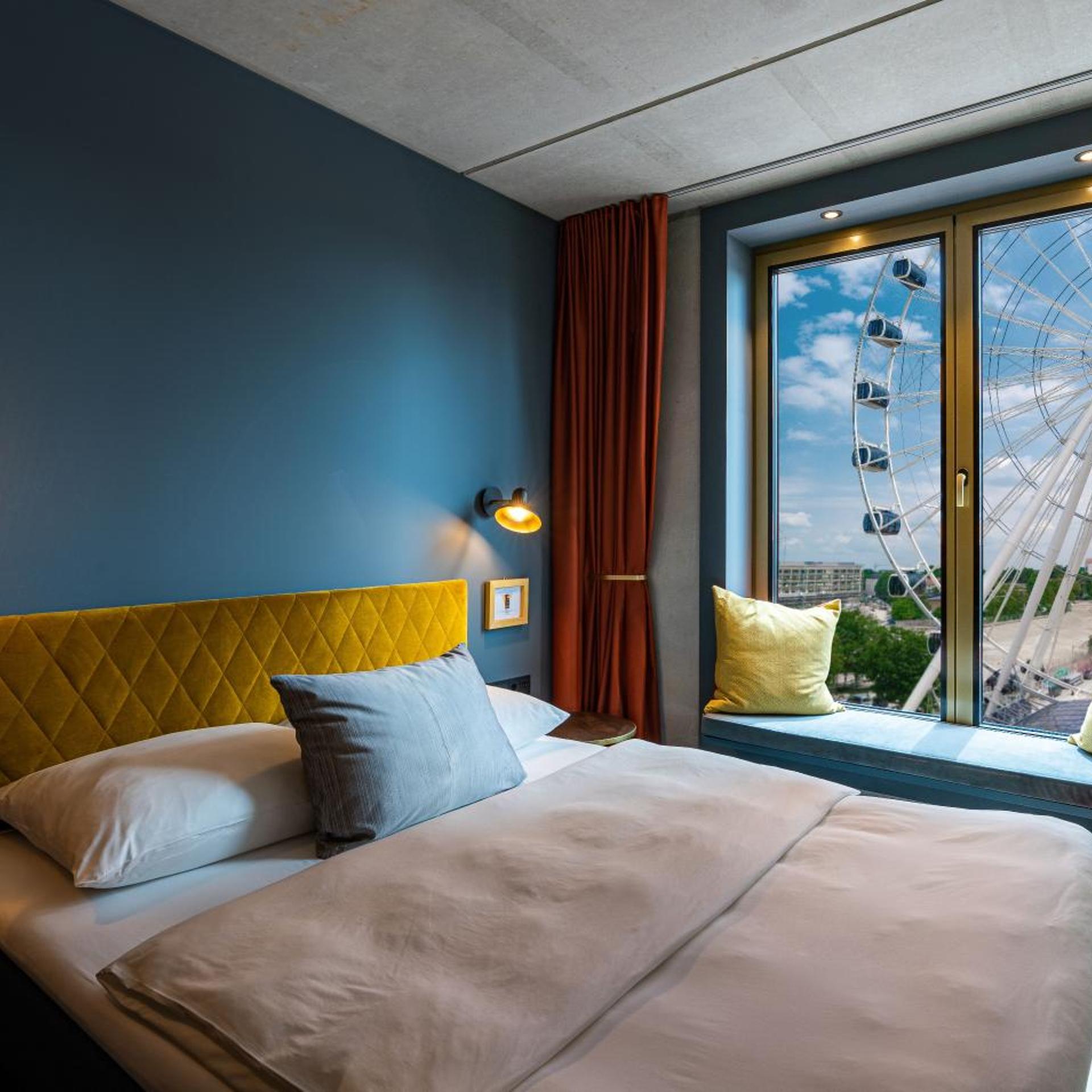 Room, King Bed, Queen Bed, Ferris Wheel View