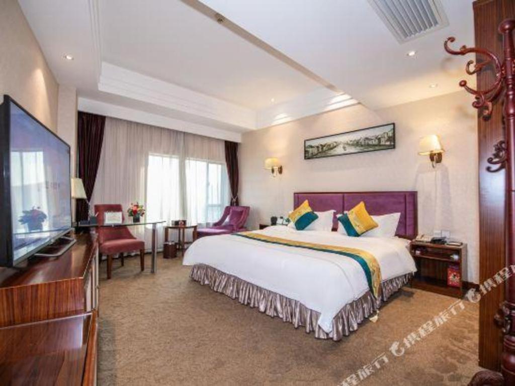 Foshan Emperor Hotel 11/69