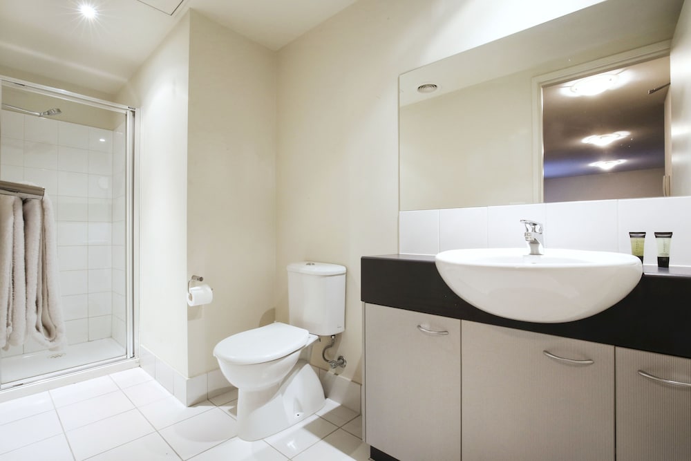 PLUM SERVICED APARTMENTS CARLTON 34/40