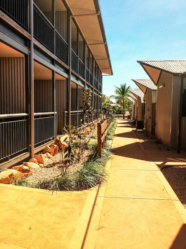 SPINIFEX HOTEL 29/39