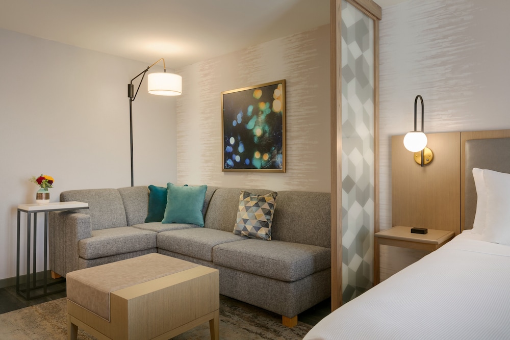 Hyatt Place Santa Barbara 27/55