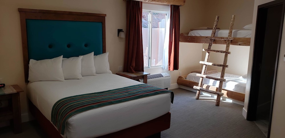 Bluff Dwellings Resort 28/67