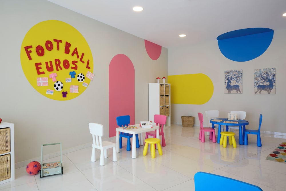 Zeus Eleva Ajul, a Registry Collection Hotel 76/83