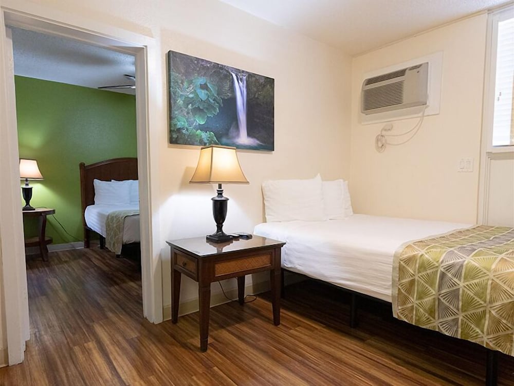 Pacific Marina Inn 22/53