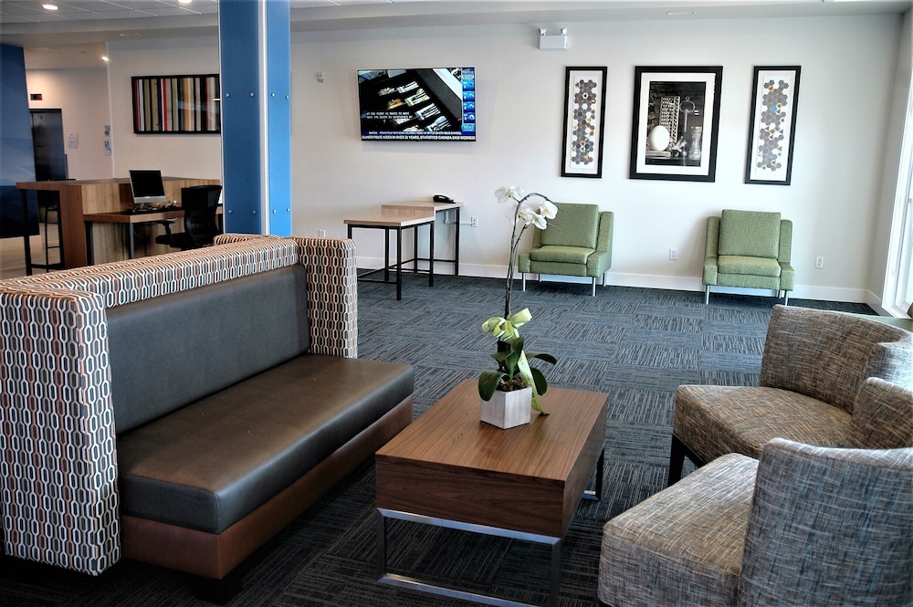 Holiday Inn Express And Suites Edmonton Sw Windermere 47/78