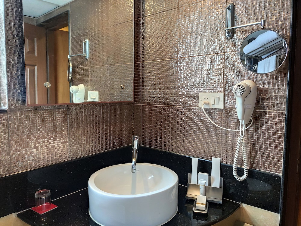 غرفة كلوب بسرير كينج، BloomSuites Electronics City (ex. Golden Tulip Hotel Bangalore Electronic City) 5/5