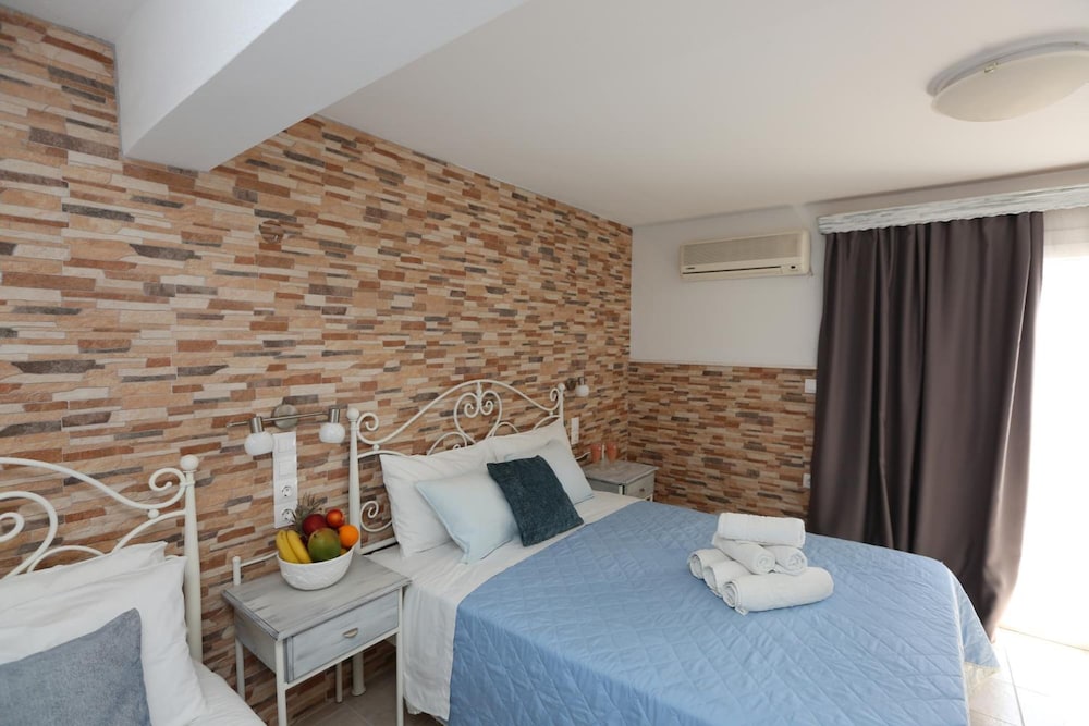 Kastro Hotel 9/50