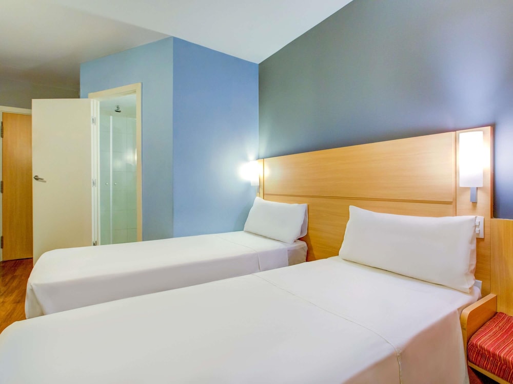 SUPERIOR, APARTMENT, TWIN BEDS