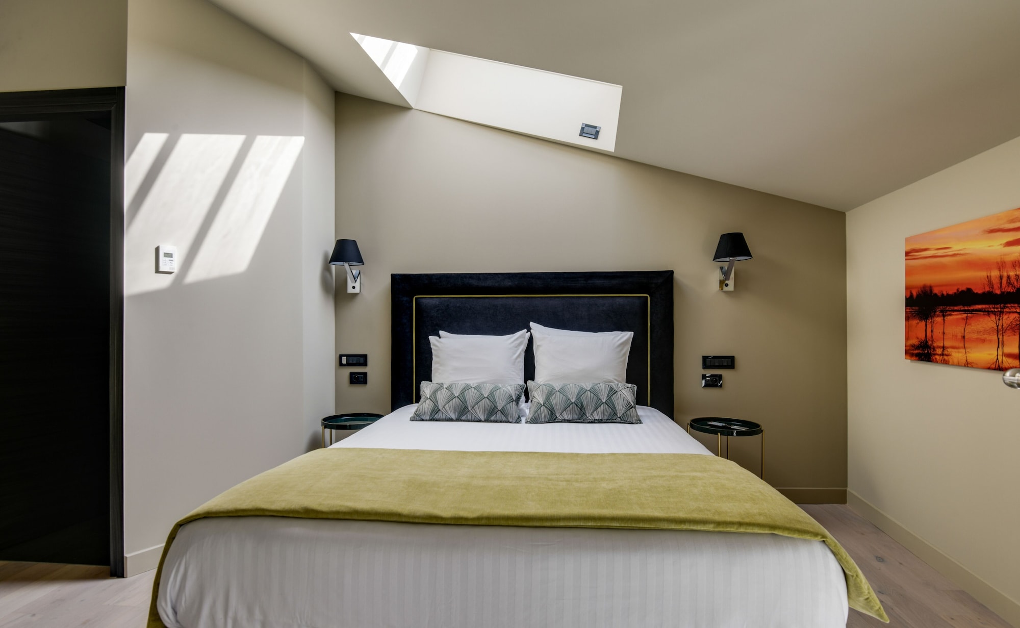 Apartment, Queen Bed, Sofa