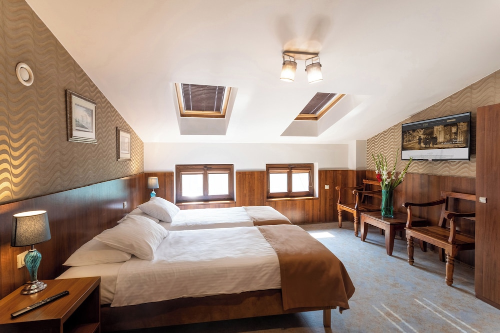 David Hotel 33/63
