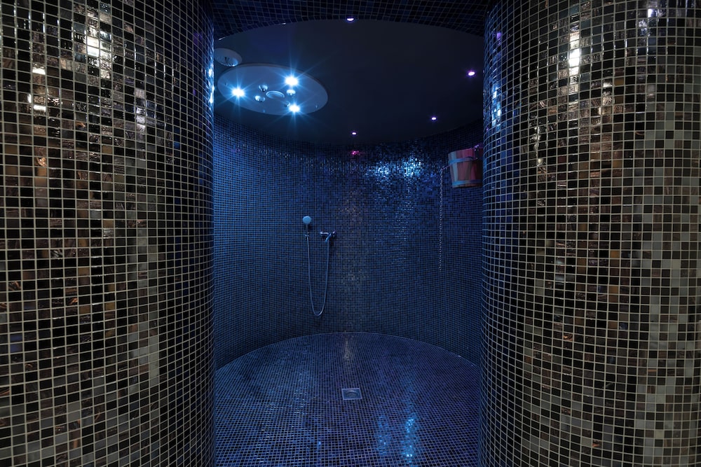 swimming pool spa