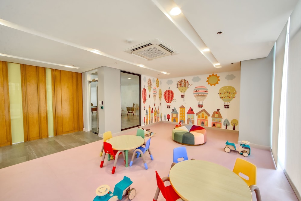 The Connor Serviced Residences Managed by HII 34/38