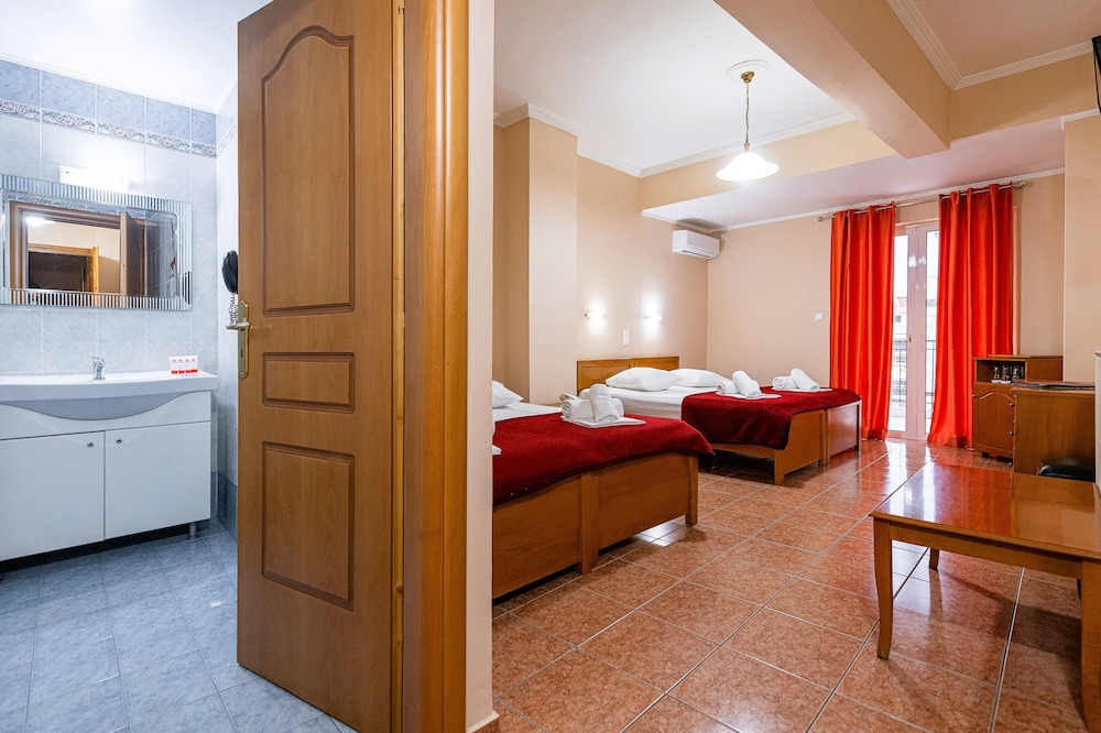 Faros 2 Hotel 25/36