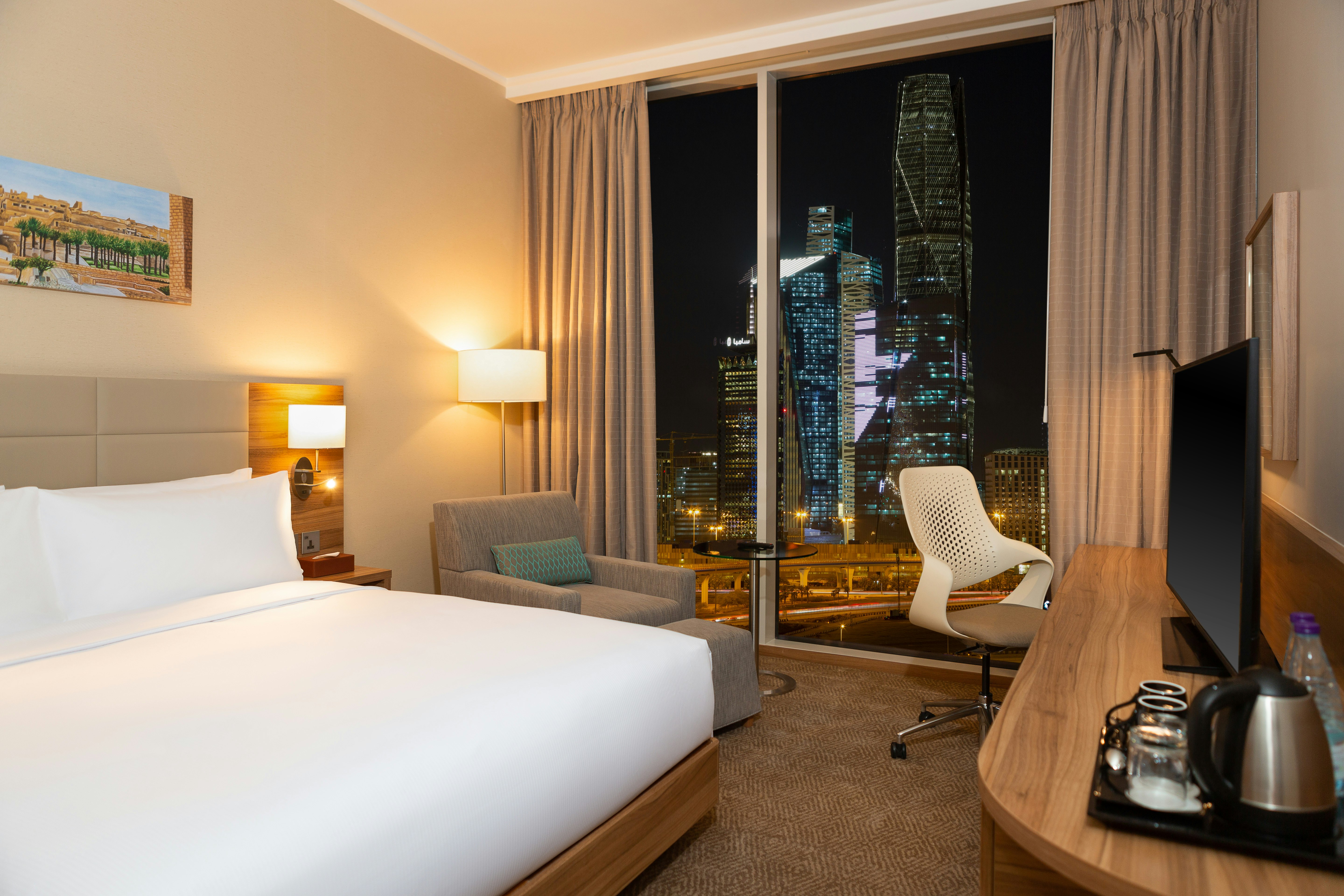 ROOM, KING BED, CITY VIEW