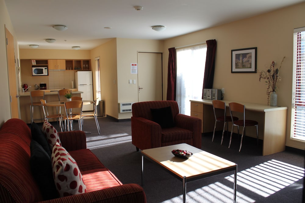 Alhambra Oaks Motor Lodge 22/41