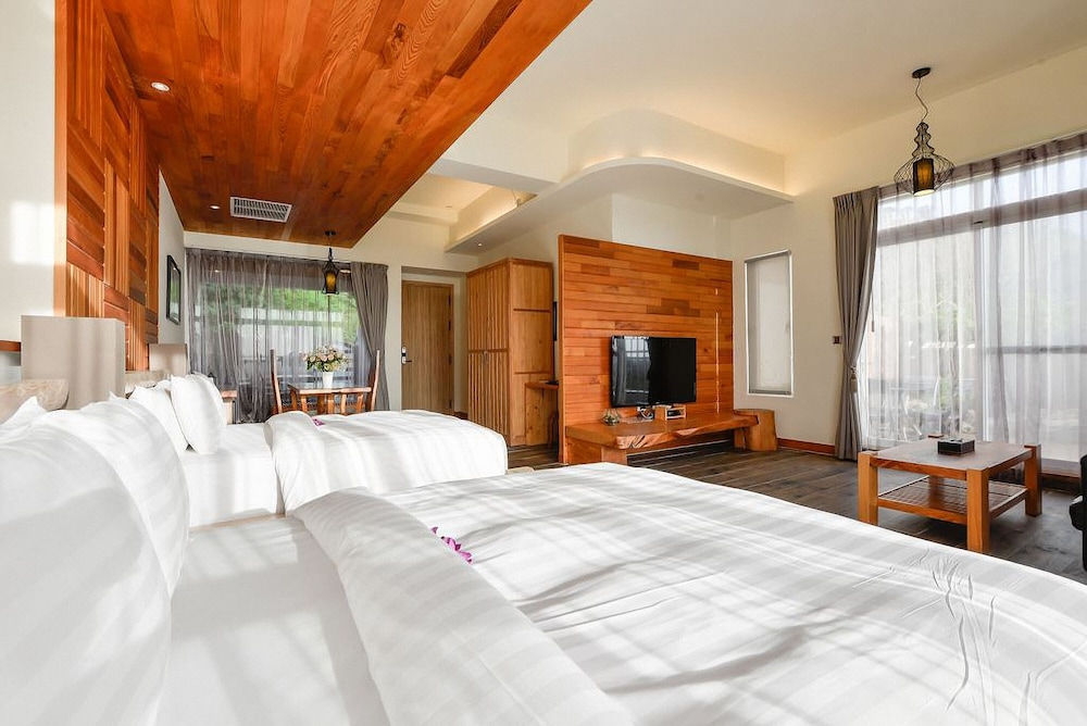 Bay Forest Boutique Hotel 25/72