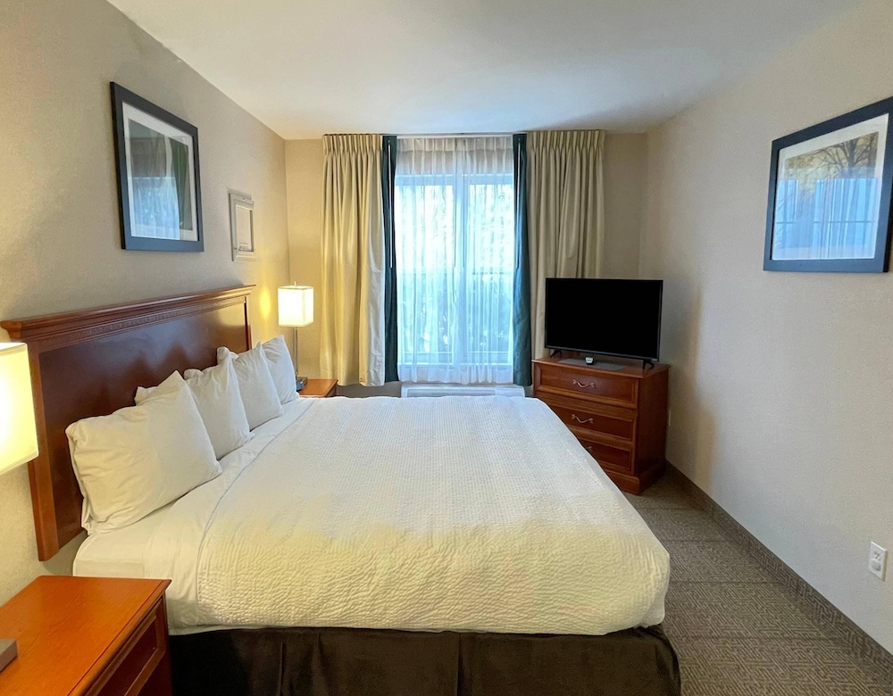 Smart Suites, an Ascend Collection Hotel 12/50