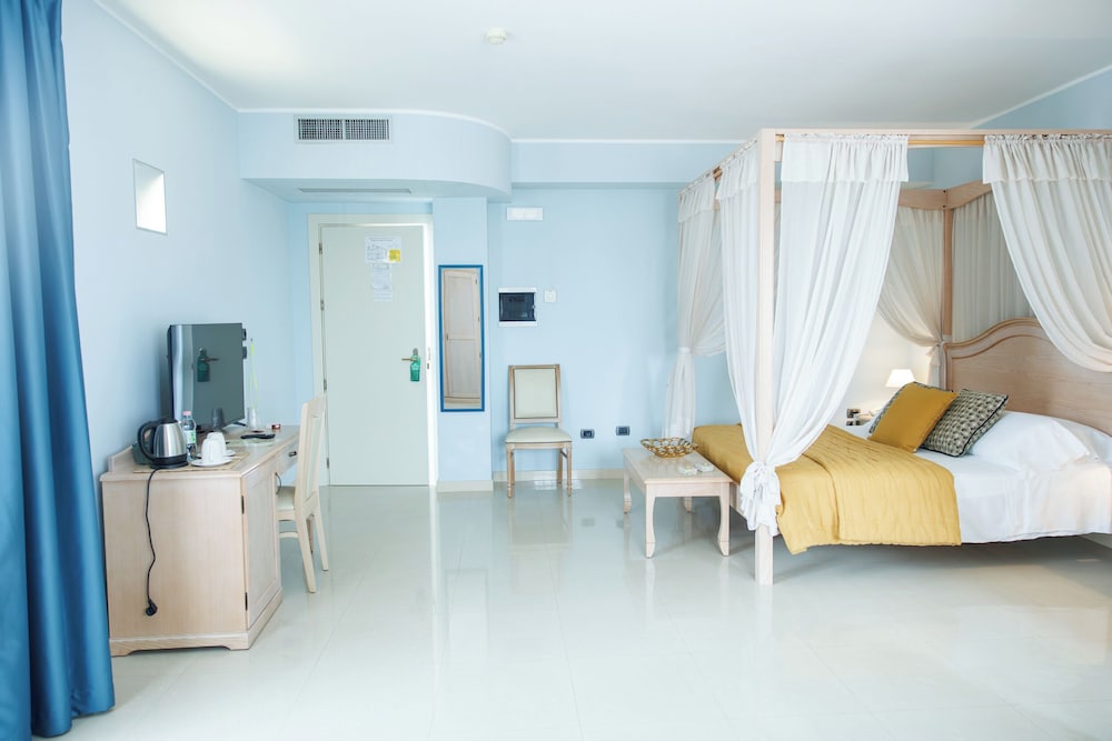 PALACE, JUNIOR SUITE