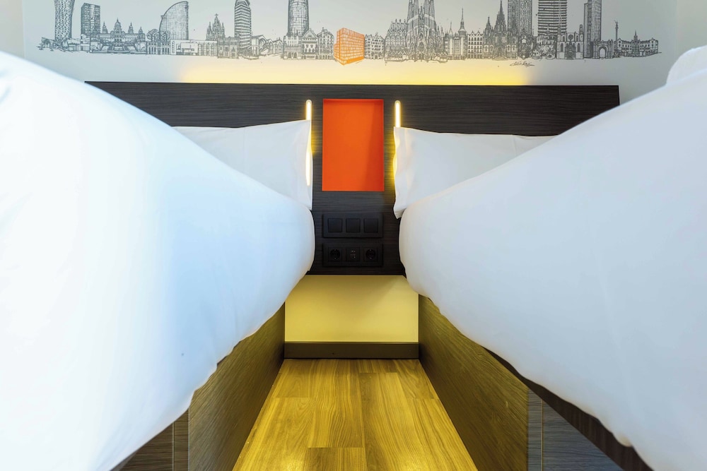 غرفة قياسية بسريرين منفصلين، easyHotel Barcelona Fira 10/10