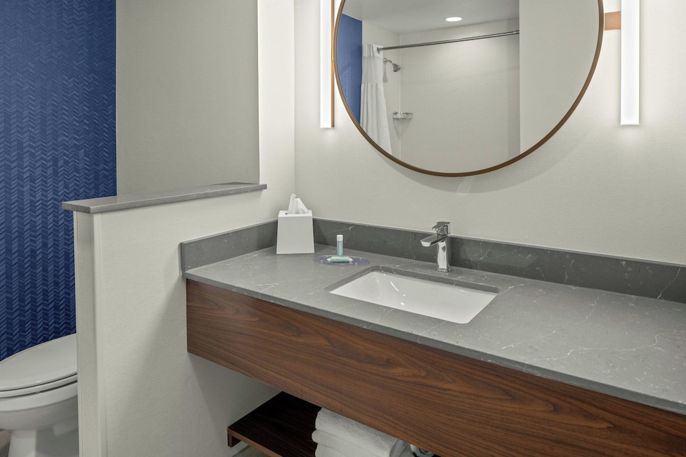 Fairfield Inn & Suites by Marriott Sacramento Winters 47/50