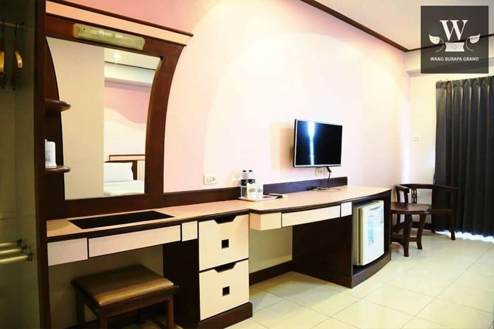Wangburapa Grand Hotel 22/25