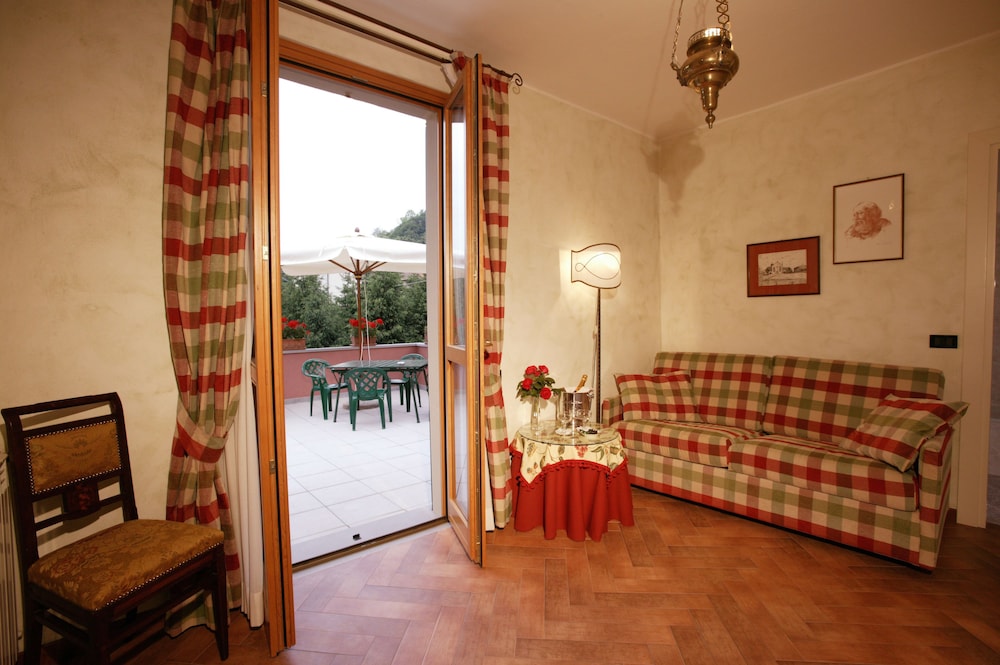 La Valletta Relais 24/38