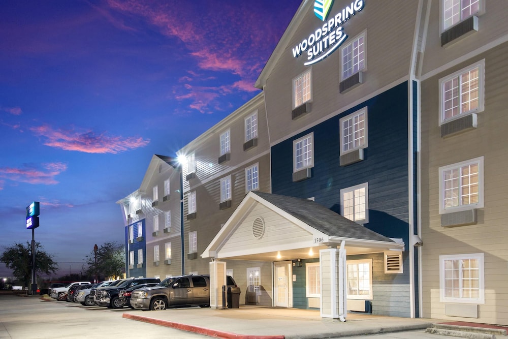 WoodSpring Suites Houston La Porte 26/33
