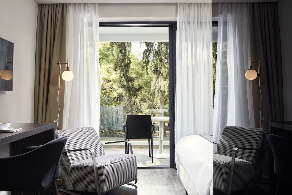 AZUR HOTEL 33/50