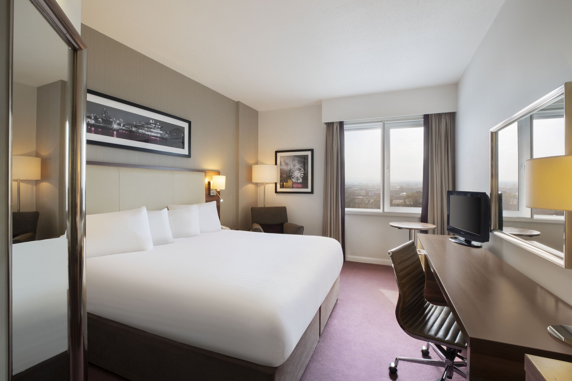EXECUTIVE, KING BED