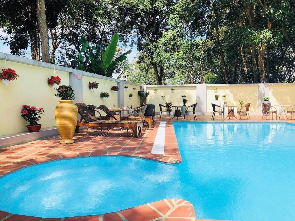 Gold Beach Hotel 71/93