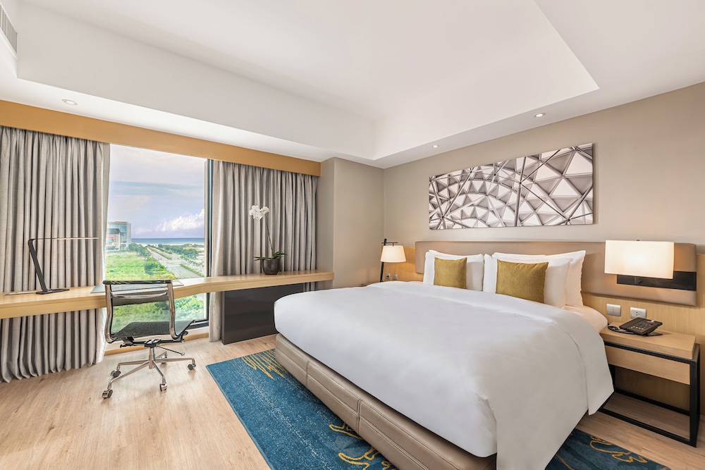 Seda Manila Bay 7/50