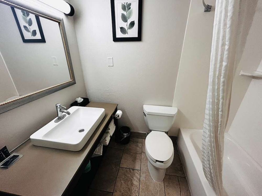Radiant Inn and Suites Murfreesboro 39/40