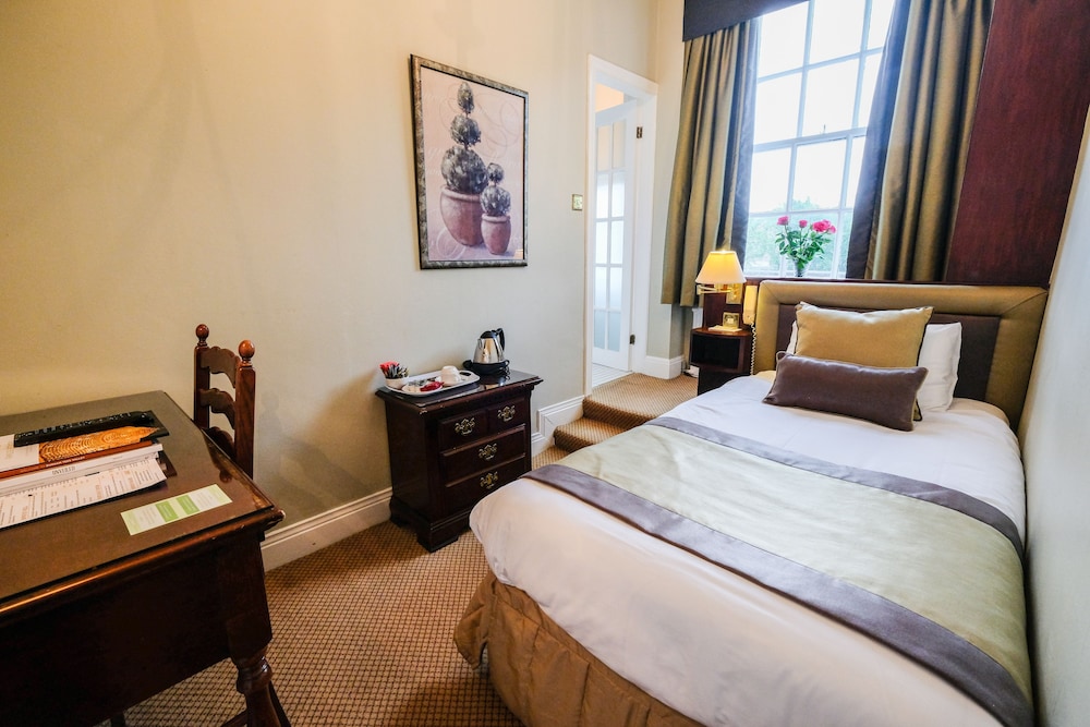 ROOM, SINGLE