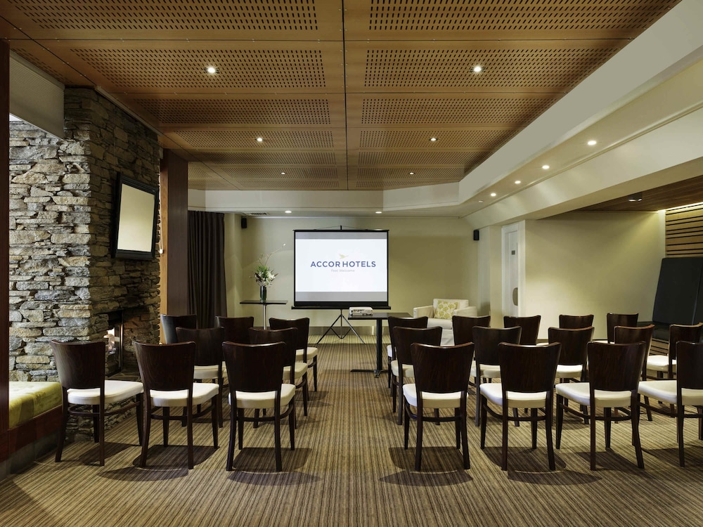 NOVOTEL QUEENSTOWN LAKESIDE 38/50