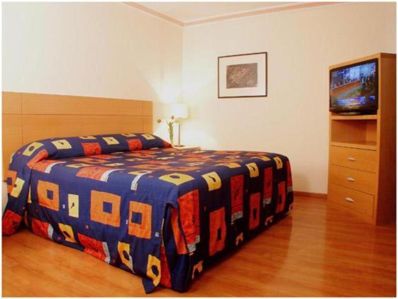 ROOM, 2 DOUBLE BEDS