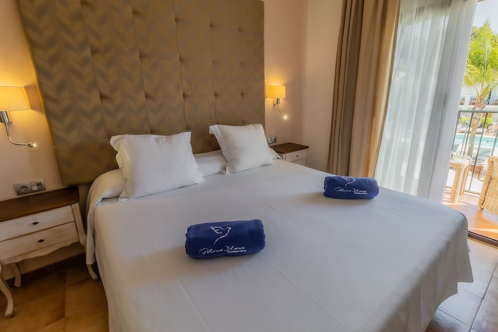 Plus, Double or Twin Bed, Pool View