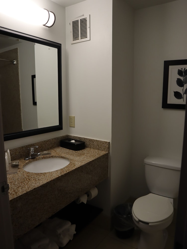 Country Inn & Suites By Radisson, Emporia, VA 8/37