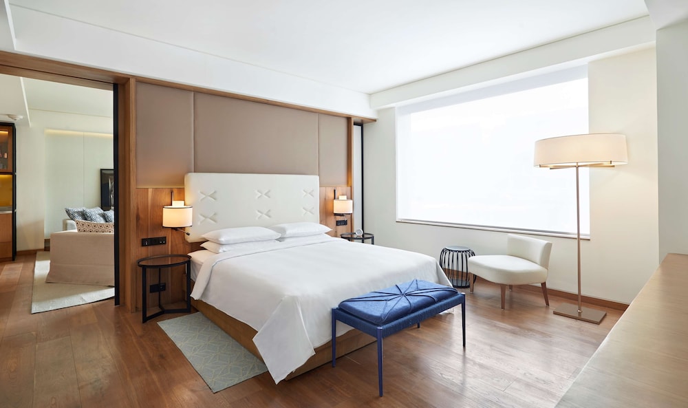 Andaz Delhi, by Hyatt 15/82