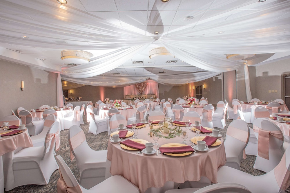 Doubletree By Hilton Roseville Minneapolis 26/40