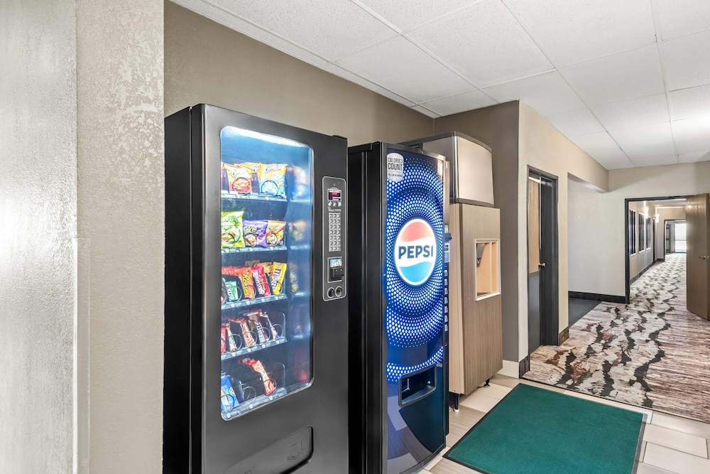 Quality Inn & Suites Des Moines Airport 6/50
