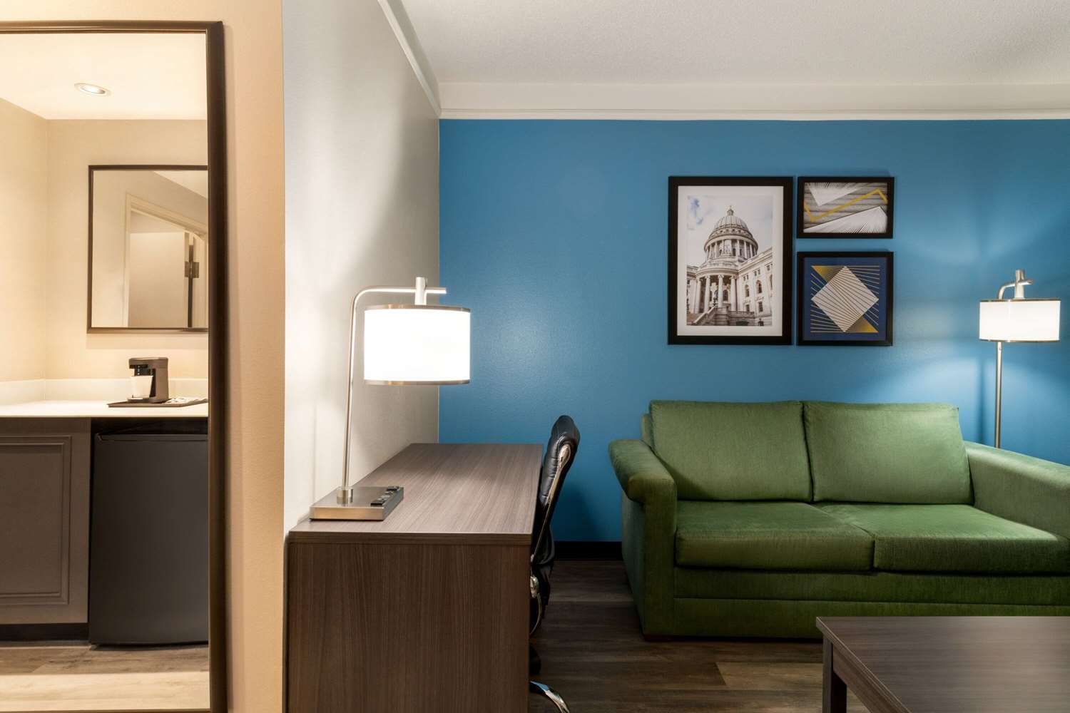 La Quinta Inn Suites Madison American Center 23/38