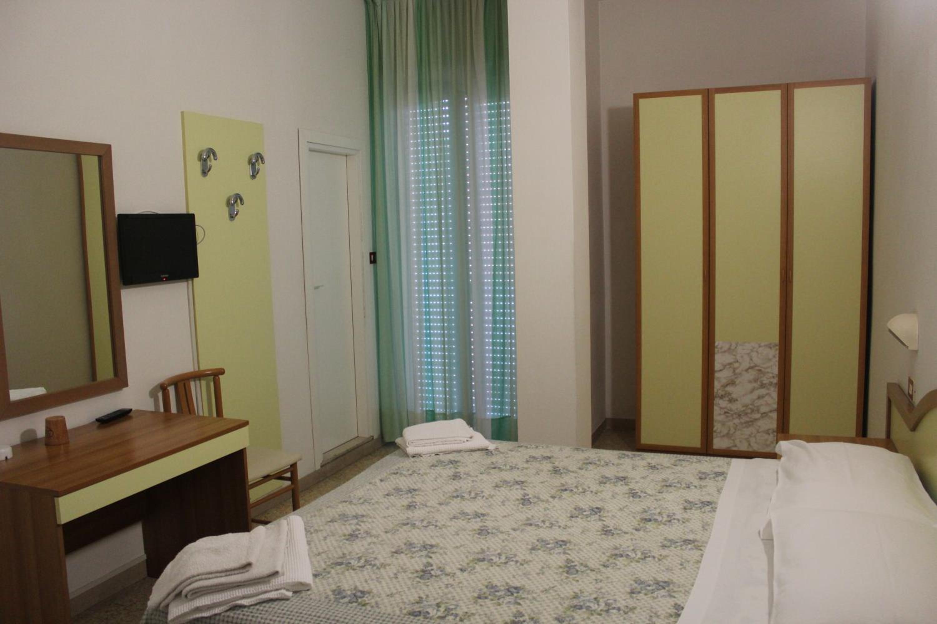 Hotel Santini 12/26