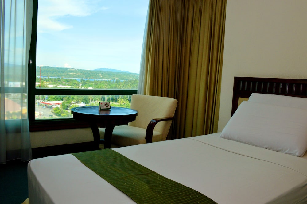 Grand Regal Hotel Davao 20/50