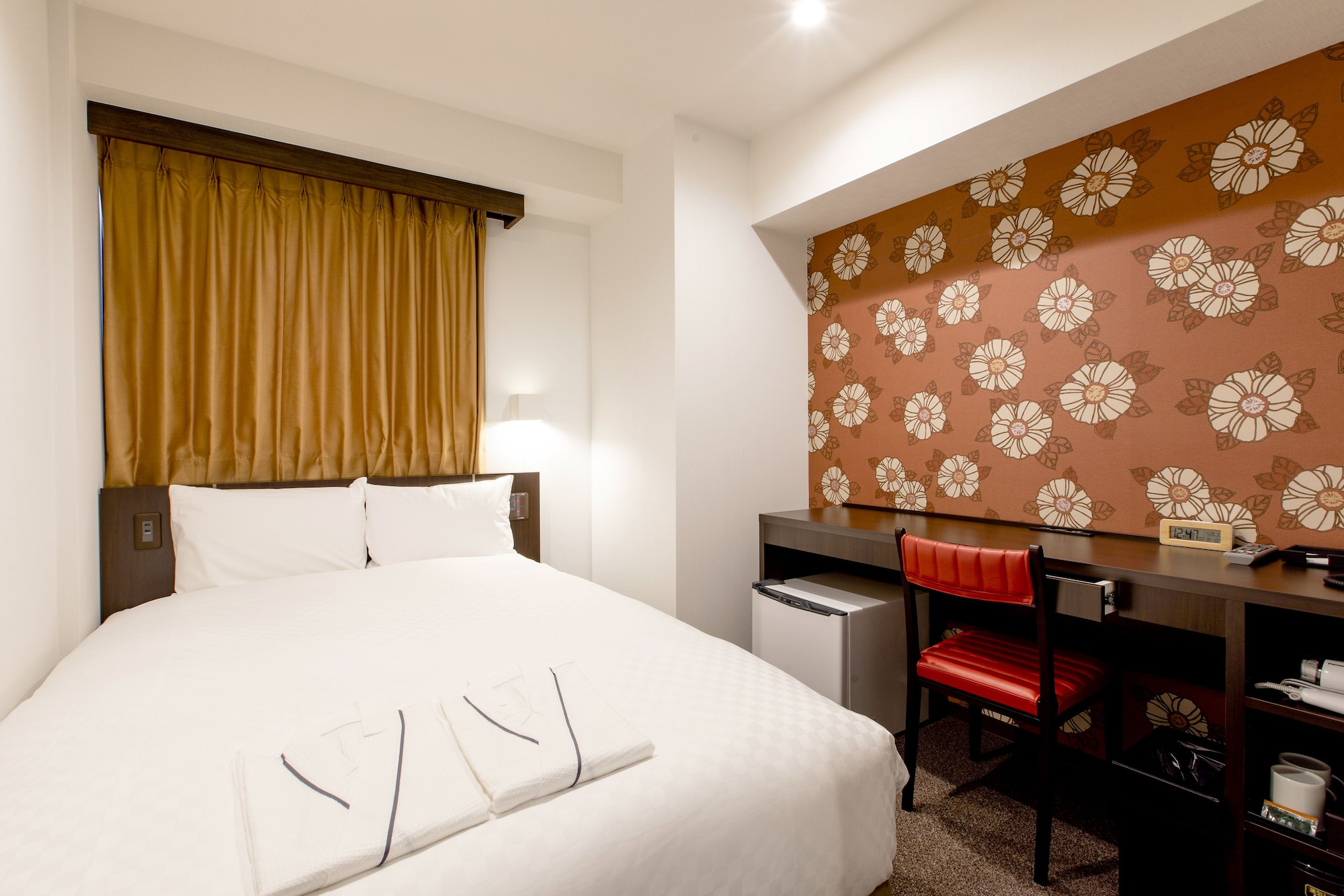 BASIC, DOUBLE BED, SMOKING